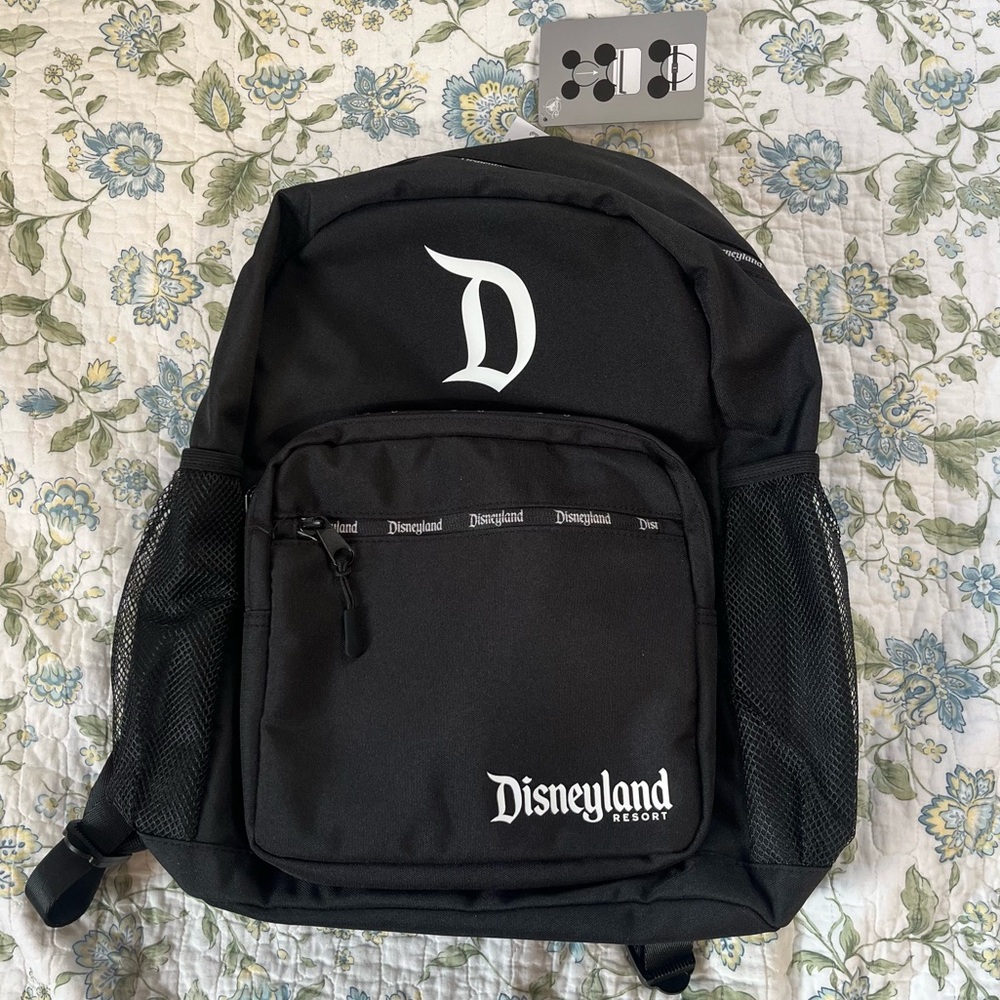 Disneyland Resort black backpack NWT 🖤